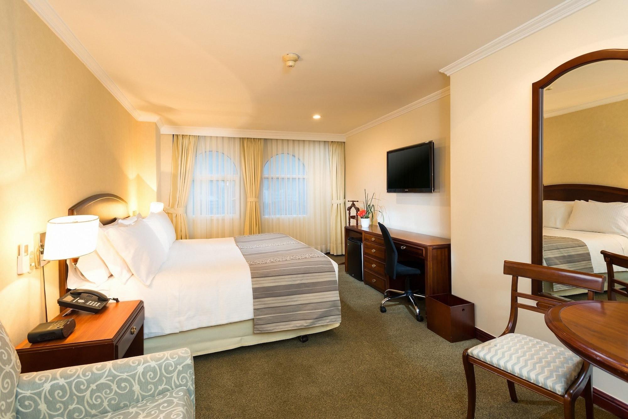 Hotel Dann Carlton ボゴタ エクステリア 写真 A room at the hotel