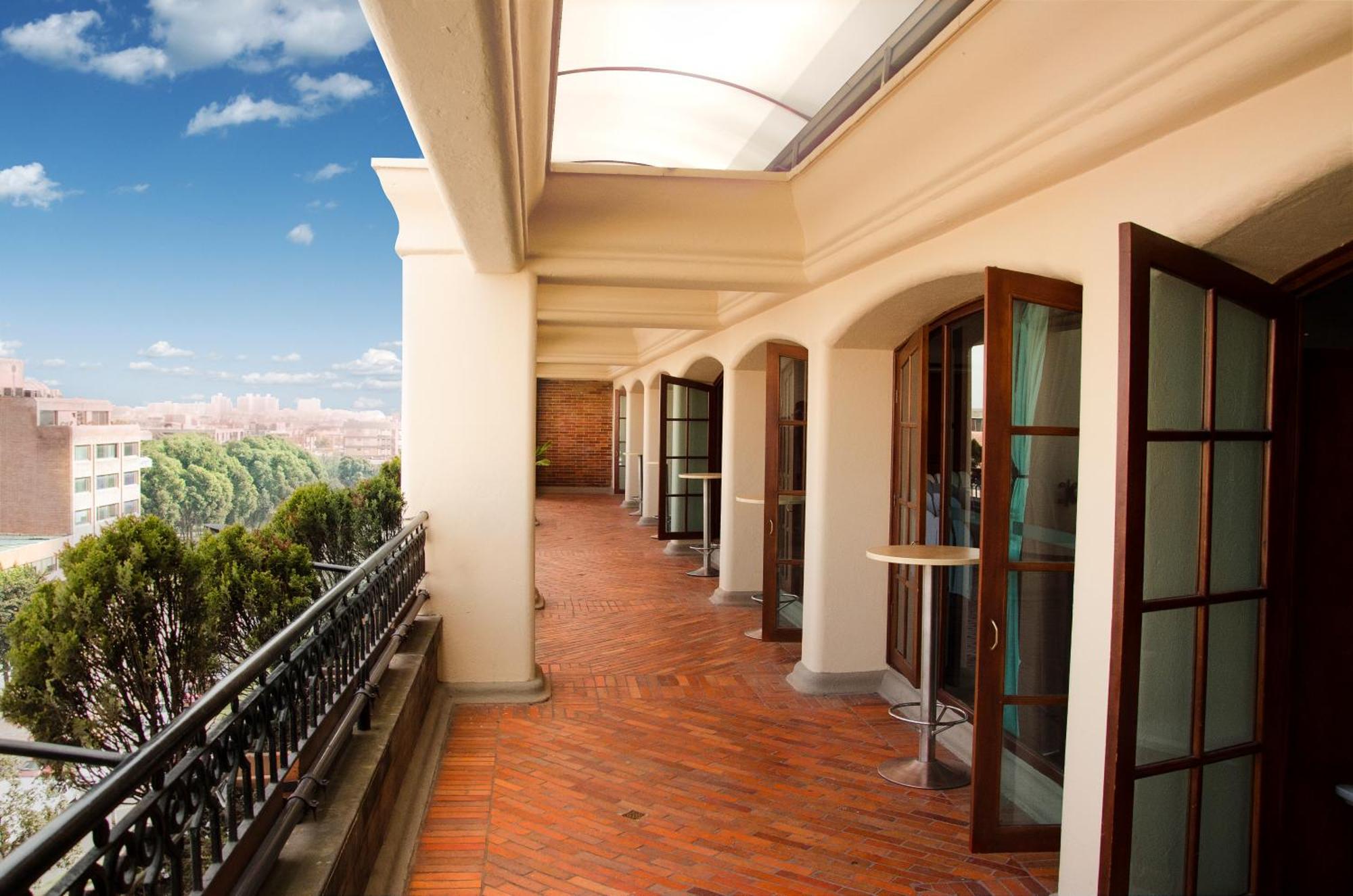 Hotel Dann Carlton ボゴタ エクステリア 写真 The balcony of the hotel
