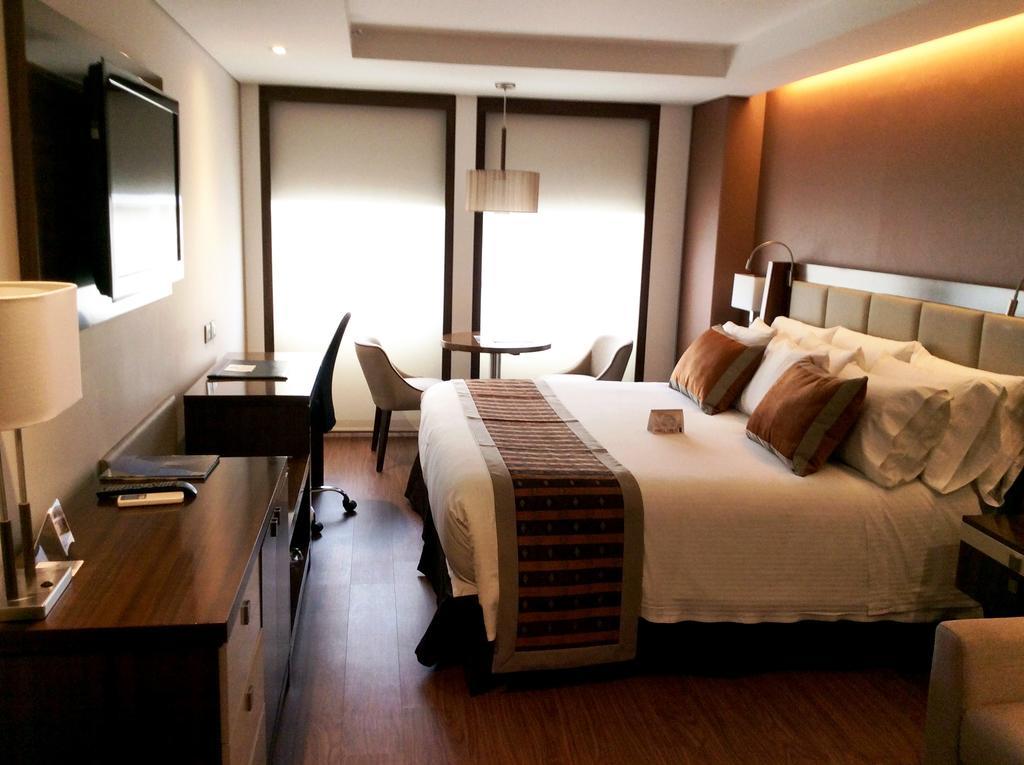 Hotel Dann Carlton ボゴタ エクステリア 写真 A room at the hotel