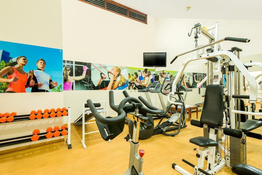 Hotel Dann Carlton ボゴタ エクステリア 写真 The gym at the hotel