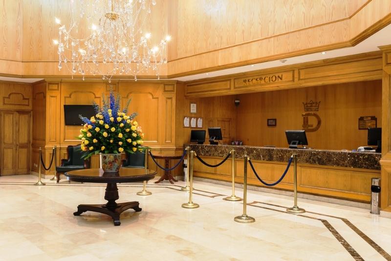 Hotel Dann Carlton ボゴタ インテリア 写真 Reception desk at the Royal Garden Hotel